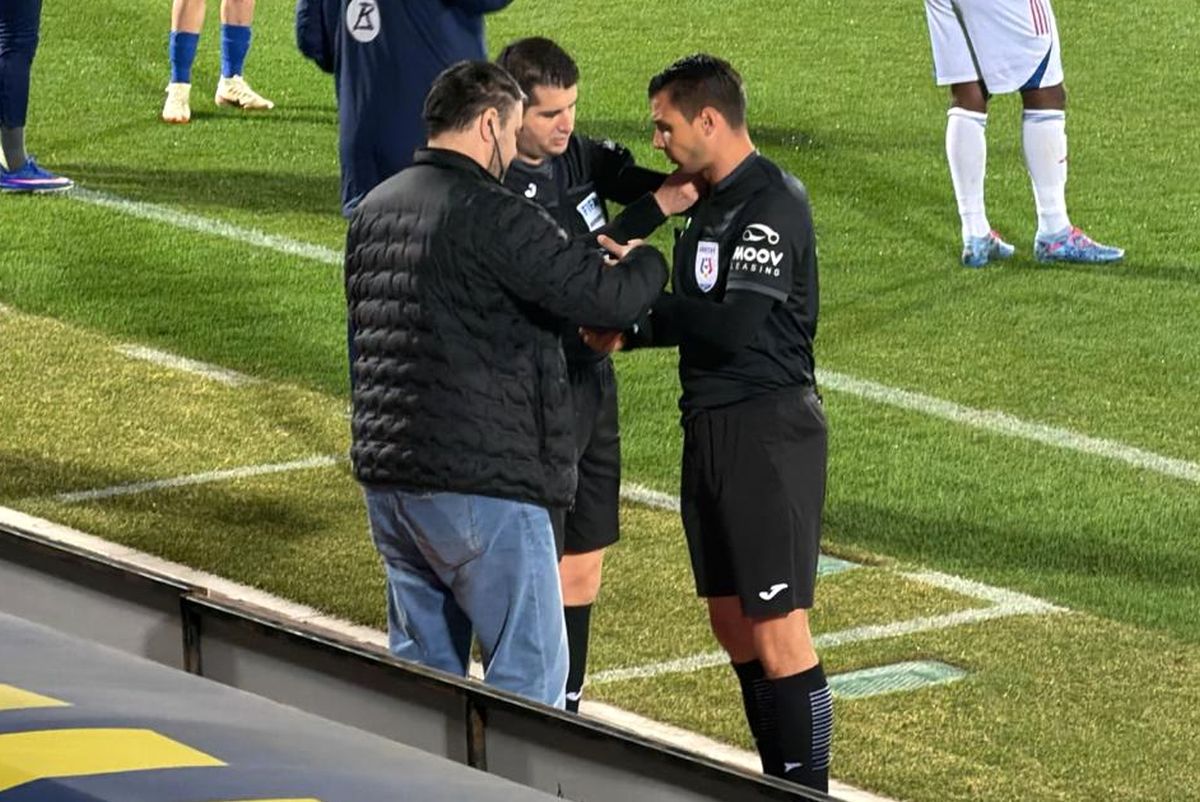 Arbitrul Chivulete, accidentat la tendonul lui Ahile în timpul meciului Unirea Slobozia – Oțelul Galați Arbitrul Andrei Chivulete a fost nevoit să părăsească terenul în prima repriză a meciului dintre Unirea Slobozia și Oțelul Galați, contând pentru etapa a doua din play-out-ul Ligii 1