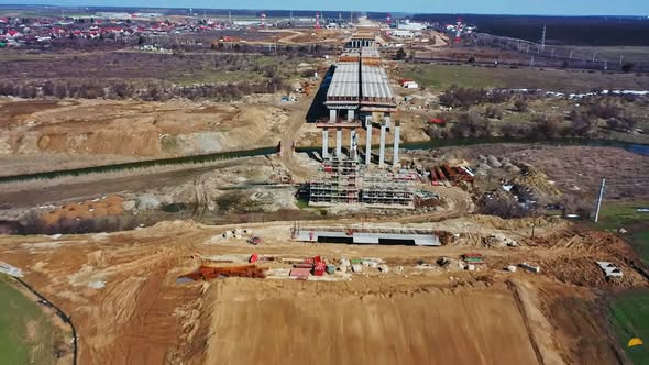 Progrese pe Autostrada de Centură București Nord: Lucrările au ajuns la 40% Lucrările de pe lotul 1 al Autostrăzii de Centură București Nord (A0), care leagă Joița de Corbeanca, au atins un stadiu fizic de circa 40%, potrivit unei declarații recente a directorului general al CNAIR
