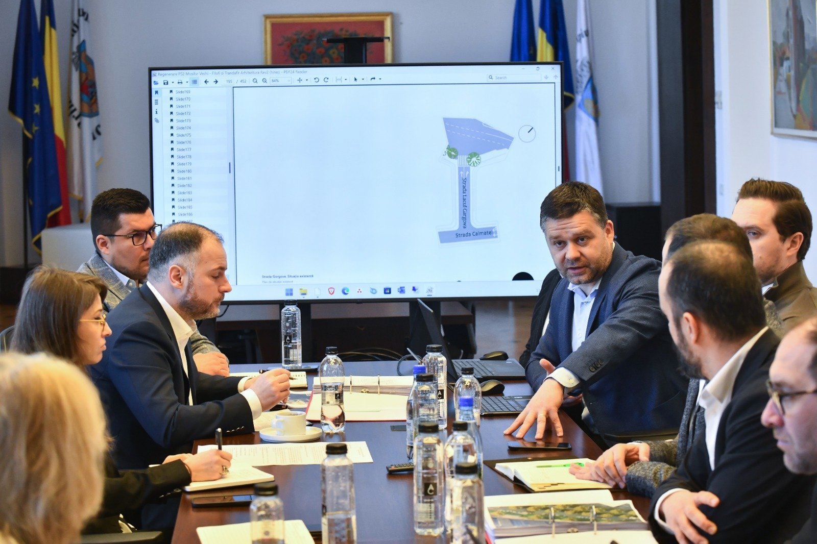 Proiecte majore în Sectorul 2: Ciucu și Hopincă discută investiții prioritare Primarul general al Capitalei, Ciprian Ciucu, și primarul Sectorului 2, Rareș Hopincă, au discutat despre proiectele prioritare de investiții în sectorul condus de Rareș Hopincă