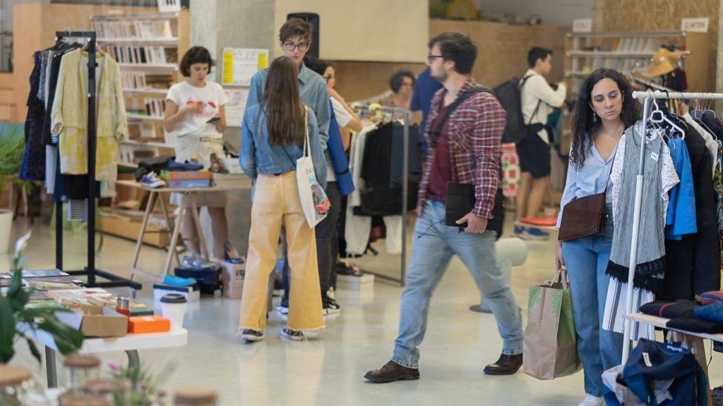 Târg de obiecte second-hand la Nod Makerspace în weekend Bucureștenii sunt invitați la un târg de obiecte second-hand organizat de Nod Makerspace în perioada 21-22 martie