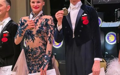 România, pe culmile dansului sportiv: Rareș Cojoc și Andreea Matei cuceresc Blackpool Perechea de dansatori Rareș Cojoc și Andreea Matei a reușit o performanță remarcabilă pentru România, câștigând prestigiosul Grand Slam WDSF la Blackpool