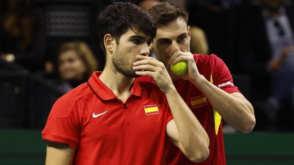 Alcaraz, singur pe frontul spaniol la Indian Wells; Granollers, eliminat în semifinale la dublu Carlos Alcaraz este singurul reprezentant al Spaniei rămas în cursa pentru titlul de la Masters 1000 ATP Indian Wells
