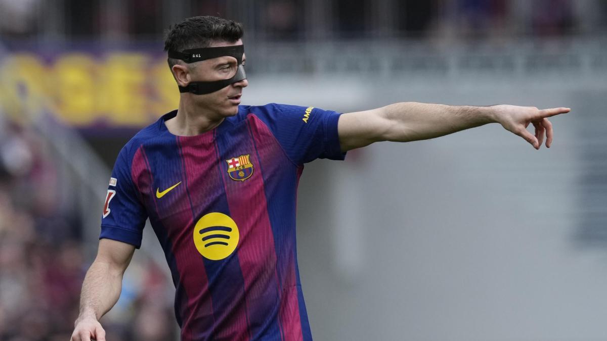 Lewandowski, titular pentru Barcelona în confruntarea crucială cu Newcastle Barcelona se pregătește intens pentru meciul decisiv cu Newcastle, partida care ar putea duce echipa în sferturile de finală ale competiției