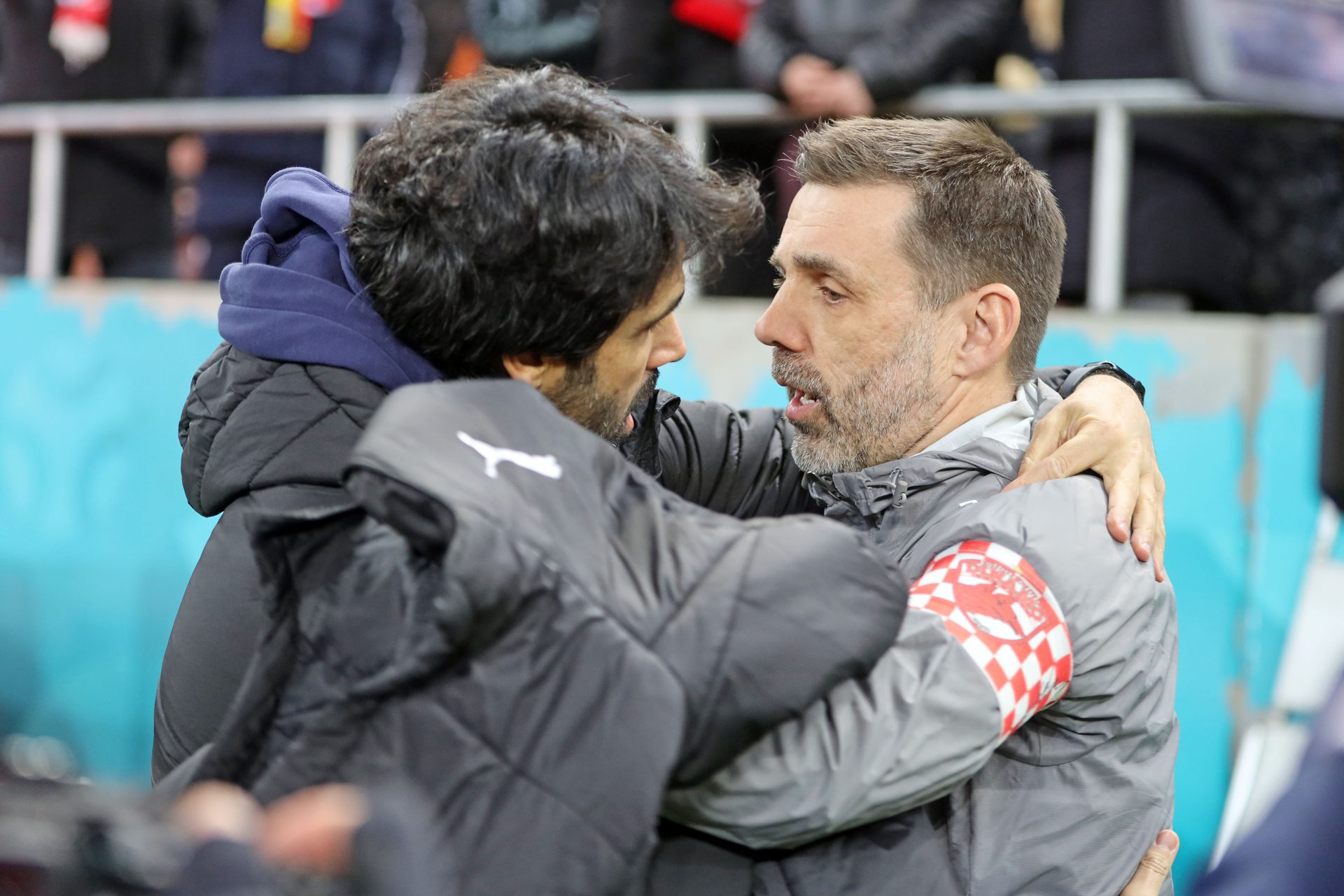Duel de tradiție în SuperLigă: Dinamo București – Universitatea Craiova Meciul dintre Dinamo București și Universitatea Craiova, programat pentru joi, 19 martie, de la ora 20:30, promite un spectacol intens, cu o încărcătură istorică importantă