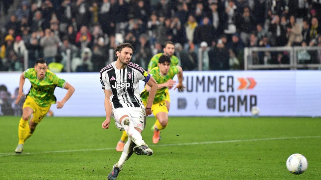 Juventus, blocată pe teren propriu de Sassuolo: penalty ratat și șanse ratate în cursa pentru champions league Torino, Italia – Juventus a ratat șansa de a urca în topul clasamentului Serie A, fiind egalată pe teren propriu de Sassuolo, scor 1-1