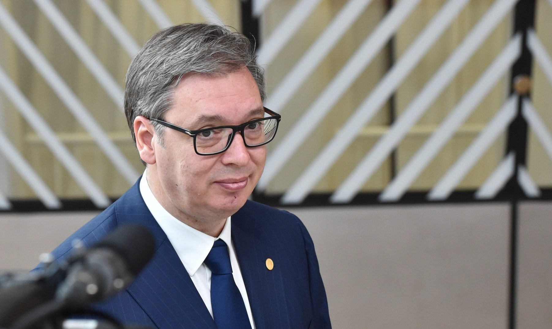 Serbia se laudă cu rezerve de combustibil peste media europeană, pe fondul crizei energetice Președintele sârb Aleksandar Vucic a anunțat astăzi că Serbia deține rezerve de combustibil care depășesc nivelul a 75% dintre țările membre ale Uniunii Europene