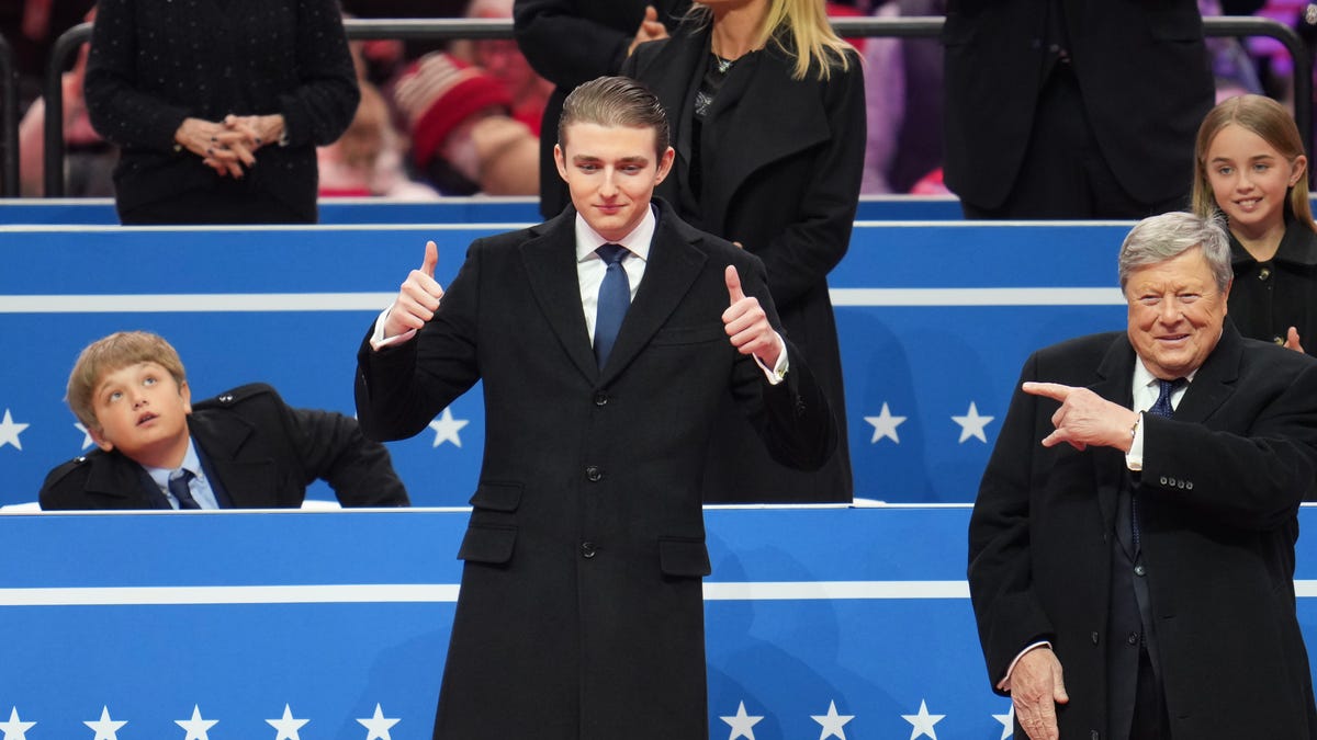 Viktor Knavs, tatăl Melaniei Trump, un punct de referință în viața lui Barron În viața agitată a familiei Trump, un nume revine constant în atenția publicului: Viktor Knavs, tatăl Melaniei și bunicul lui Barron Trump