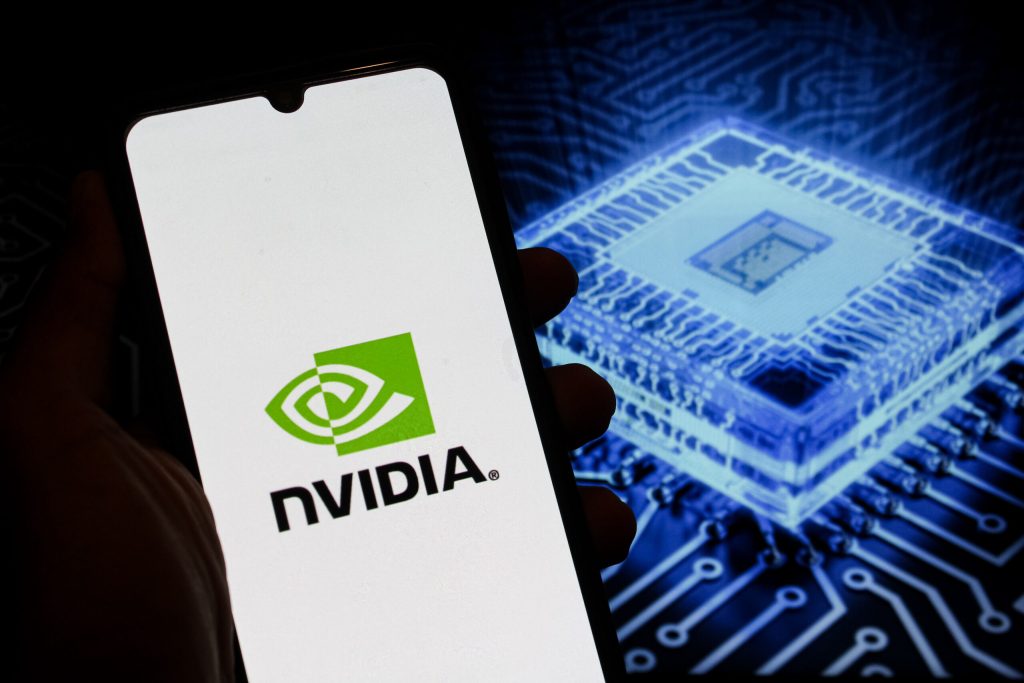 Nvidia reia producția de cipuri AI pentru piața chineză Gigantul tehnologic Nvidia a decis să reia producția cipului său de inteligență artificială (AI) H200 pentru a-l vinde în China, după ce a primit licențe de export din partea guvernului american