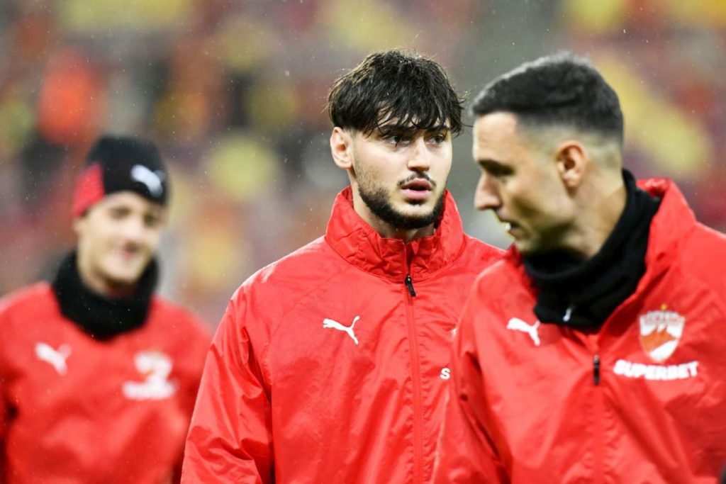 Jucătorul ăsta face ce făceam eu! nu-i zic numele, să nu-i stric aura!