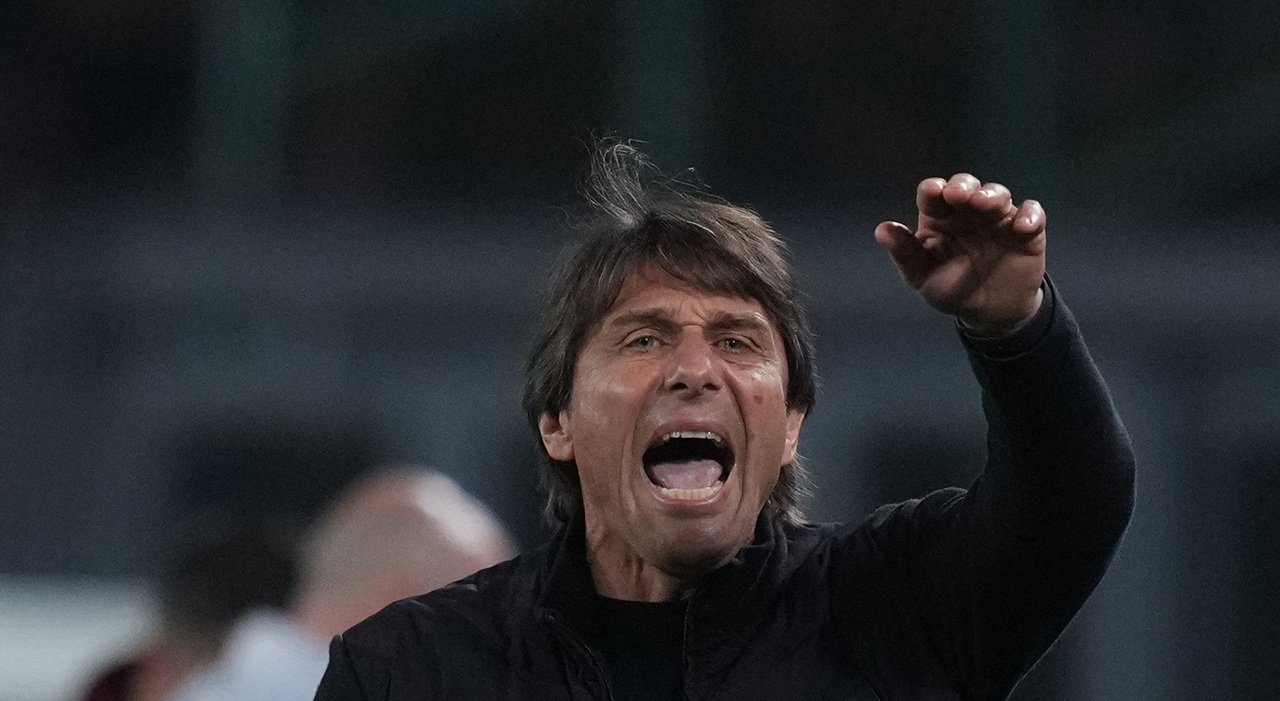 Conte vorbește despre lupta pentru Champions League și strategia tactică a lui Napoli Napoli se află în mijlocul unei lupte aprige pentru a obține un loc în Champions League, iar antrenorul echipei, Antonio Conte, a oferit o perspectivă asupra situației actuale și a planurilor de joc