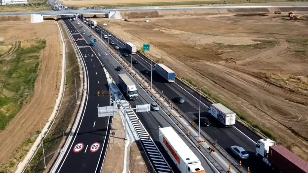 Drumul expres Craiova-Calafat, un pas important pentru conectarea României cu Europa Consiliul Județean Dolj, în parteneriat cu Compania Națională de Administrare a Infrastructurii Rutiere (CNAIR), a demarat procedurile pentru realizarea unui drum expres strategic care va lega Craiova de Calafat