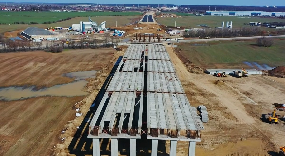Autostrada A0: Primul tronson ar putea fi deschis circulației în această vară Lucrările pe șantierul Lotului 1 al Autostrăzii A0 Nord, centura Bucureștiului, au înregistrat progrese semnificative, iar o porțiune din aceasta ar putea fi disponibilă pentru trafic chiar în această vară