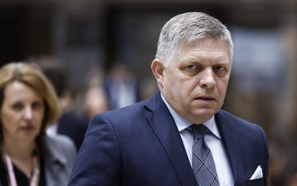 Fico și Bolojan discută despre cooperarea energetică la nivel european Premierul Slovaciei, Robert Fico, a discutat cu omologul său român, Ilie Bolojan, despre posibilitatea unei colaborări la nivel european pentru a accelera scăderea prețurilor energiei electrice