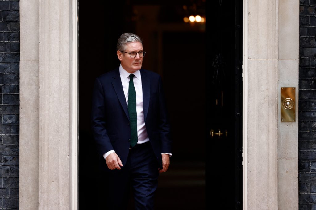 Trump critică Marea Britanie și laudă Franța în contextul relațiilor cu Iranul Fostul președinte american Donald Trump a criticat dur Marea Britanie, sugerând că Europa a fost mai cooperantă cu Statele Unite în ceea ce privește atacurile asupra Iranului