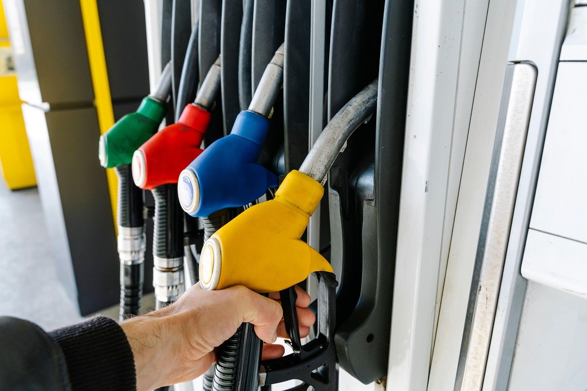ANAF demarează controale masive în benzinării, pe fondul scumpirii carburanților Autoritatea Națională pentru Administrare Fiscală (ANAF) a început o serie de controale ample la nivelul pieței de carburanți, pe fondul creșterilor spectaculoase de prețuri la pompă