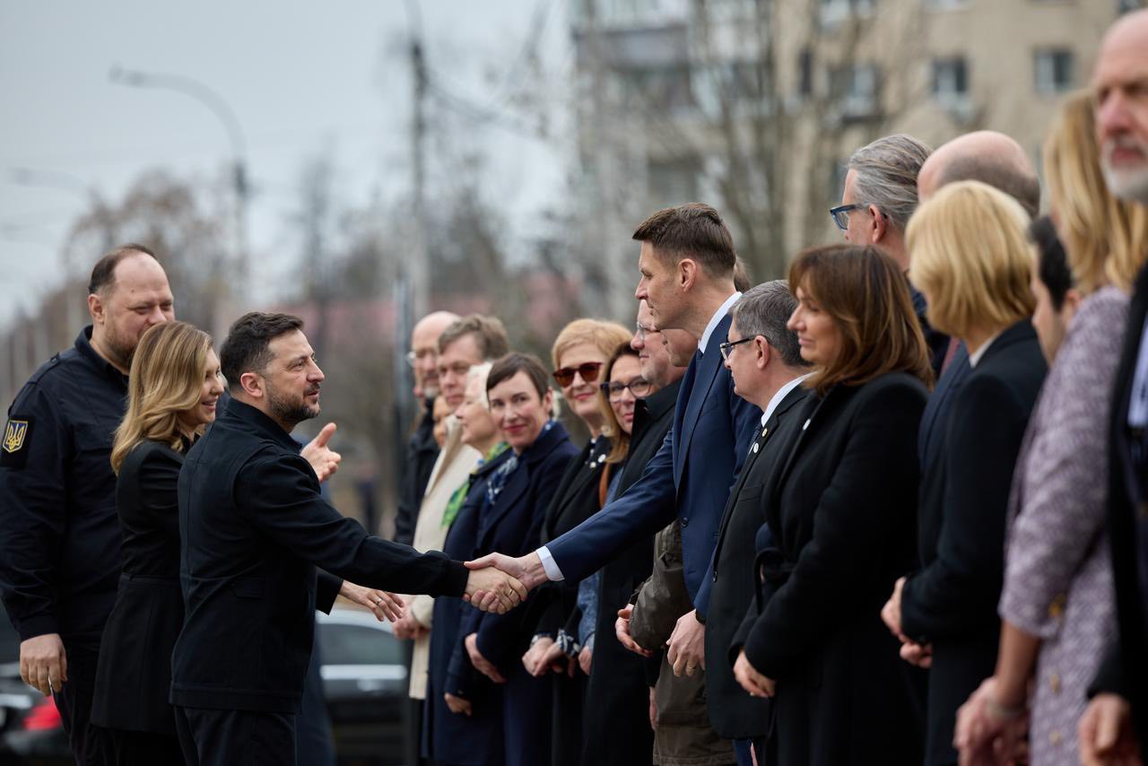 Mircea Abrudean, președintele Senatului României, a participat la Kiev la o ceremonie de comemorare a victimelor masacrului de la Bucea, în semn de solidaritate cu Ucraina