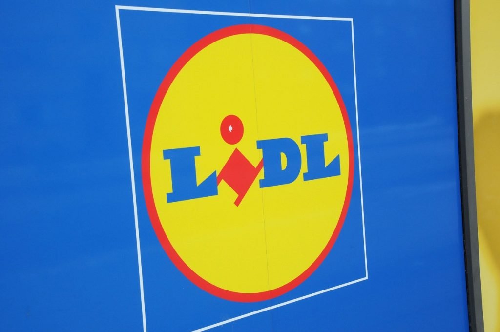 Lidl aduce primăvara în casele românilor: jardiniere și plante la prețuri accesibile Începând de luni, 9 martie, magazinele Lidl intră în atmosfera de primăvară cu o gamă variată de produse pentru grădinărit și amenajarea spațiilor exterioare