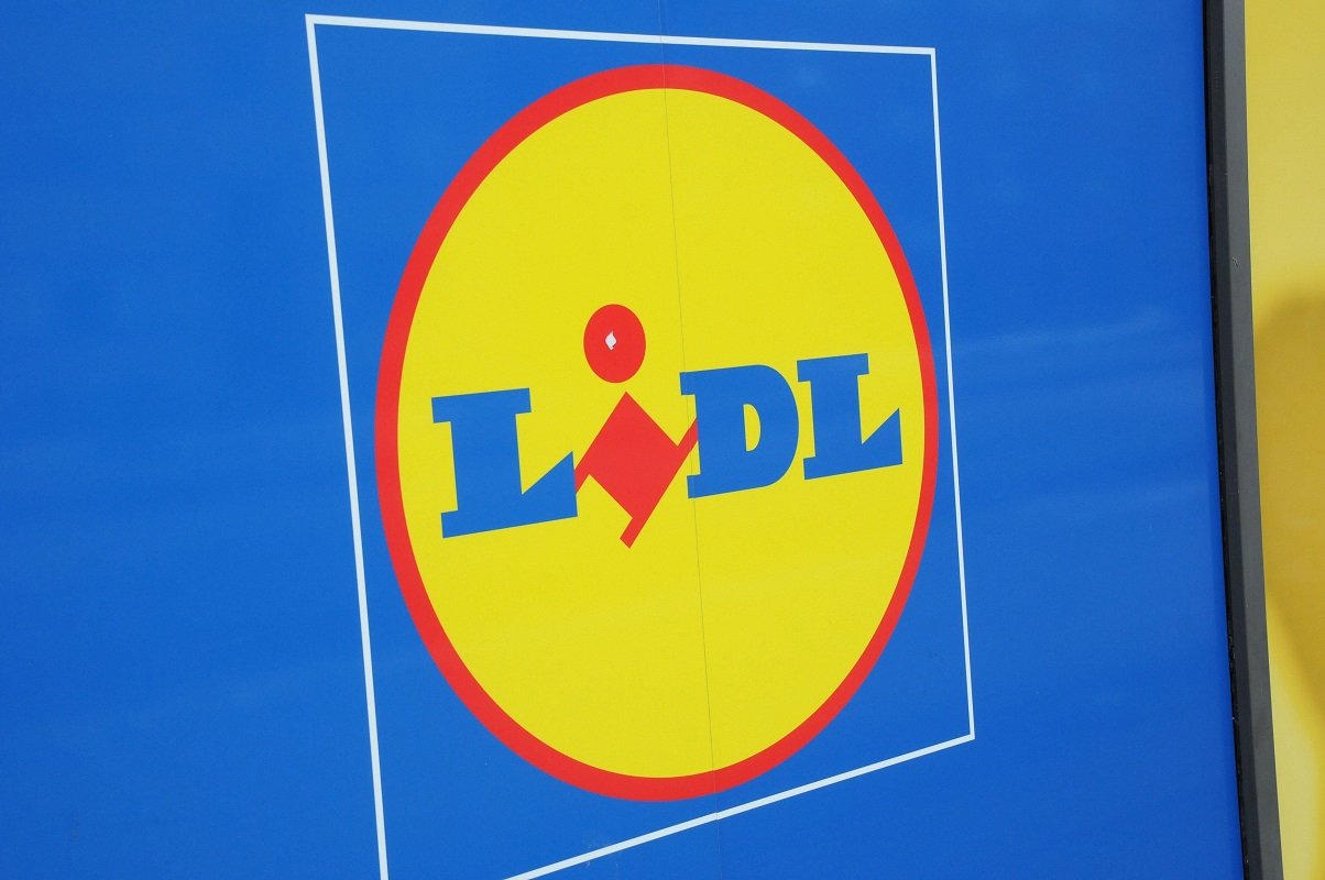 Lidl aduce primăvara în casele românilor: jardiniere și plante la prețuri accesibile Începând de luni, 9 martie, magazinele Lidl intră în atmosfera de primăvară cu o gamă variată de produse pentru grădinărit și amenajarea spațiilor exterioare