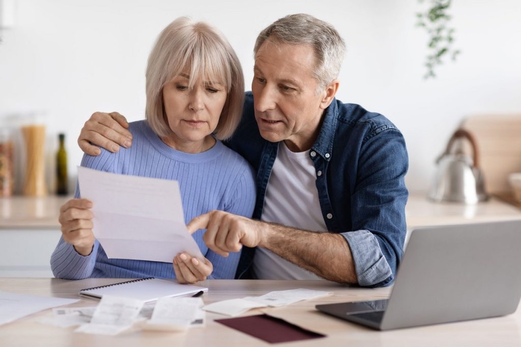 Reducerea vârstei de pensionare: Ce avantaje au cei care au lucrat în grupa I de muncă Pentru românii care au activat în grupa I de muncă înainte de anul 2001, legislația actuală prevede beneficii importante la pensionare