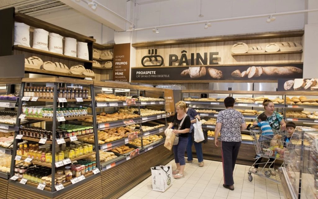 Alertă alimentară: Pâine retrasă de pe piață din cauza unui corp străin Vel Pitar România a inițiat o retragere voluntară a unor loturi de pâine Domnească Albă de 1 kg și Deplina Extra albă 600g, după ce a fost identificat un fragment de material plastic într-un produs