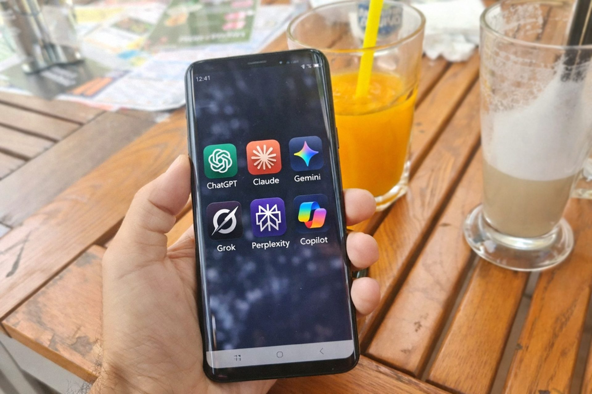 Aplicațiile AI promitătoare, în pericol: Limitări de resurse și modele de business fragile Companiile din domeniul inteligenței artificiale (AI) se confruntă cu o realitate dură: resursele limitate și modelele de business încă nesigure pot duce la dispariția rapidă a aplicațiilor, chiar și a celor care par promițătoare