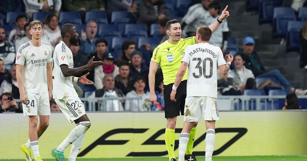 Dezastru pentru Real Madrid: Înfrângere istorică pe Bernabeu și eliminare controversată Madridul a fost martorul unei seri negre pentru Real, Getafe reușind o victorie istorică pe terenul „galacticilor”