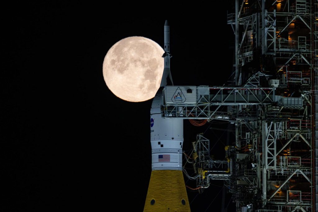 Misiune istorică spre Lună: Artemis II își ia zborul în această noapte În noaptea de 1 spre 2 aprilie, mai exact la ora 01:24, ora României, capsula Orion va fi lansată într-o misiune istorică în jurul Lunii