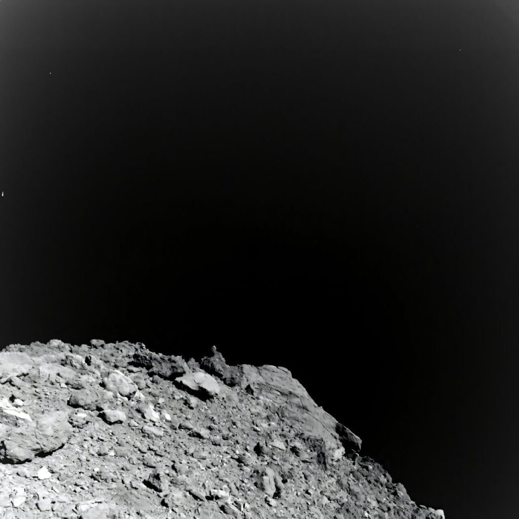 Descoperire majoră: Asteroizii ar putea fi „incubatoare” pentru ingredientele vieții O echipă de cercetători a făcut o descoperire importantă în mostrele de pe asteroidul Ryugu, demonstrând prezența tuturor celor cinci baze nucleice canonice, componente esențiale ale ADN-ului și ARN-ului