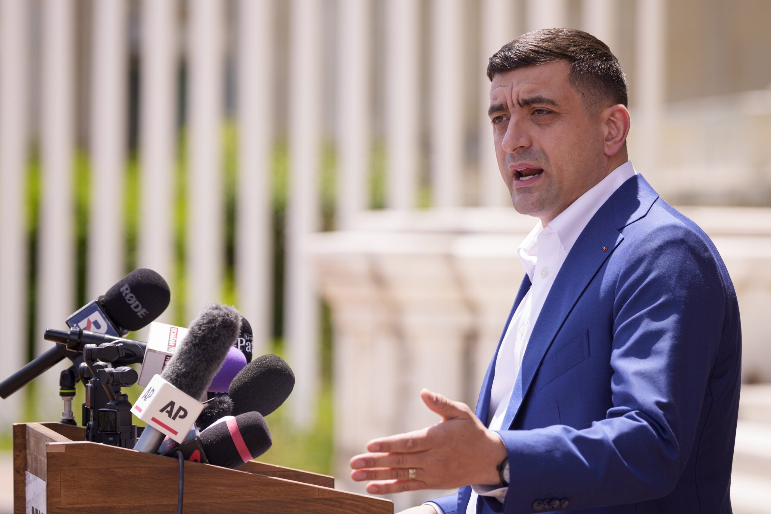 George Simion, liderul AUR, va vorbi la un eveniment important în Statele Unite Washington, DC – George Simion, președintele partidului Alianța pentru Unirea Românilor (AUR), participă la conferința „Alliance of Sovereign Nations” din Washington, DC