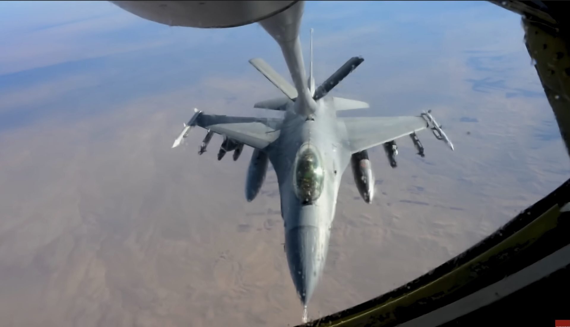 Avioane cisternă americane au sosit în România pentru misiuni de realimentare în aer Trei avioane cisternă americane au aterizat pe teritoriul României, la Baza 90 Transport Aerian Otopeni, marcând un moment important în consolidarea capacităților de apărare ale țării