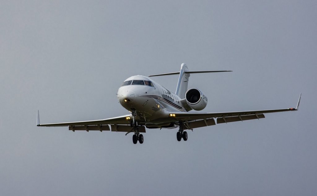 Criza aeriană din Orientul Mijlociu: Zeci de zboruri anulate și eforturi de repatriere pentru români Situația tensionată din Orientul Mijlociu a dus la anularea a zeci de zboruri și complică eforturile de repatriere a cetățenilor români aflați în zonă