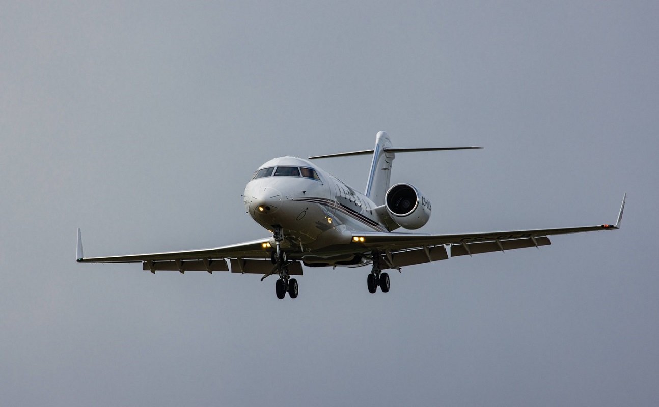 Criza aeriană din Orientul Mijlociu: Zeci de zboruri anulate și eforturi de repatriere pentru români Situația tensionată din Orientul Mijlociu a dus la anularea a zeci de zboruri și complică eforturile de repatriere a cetățenilor români aflați în zonă