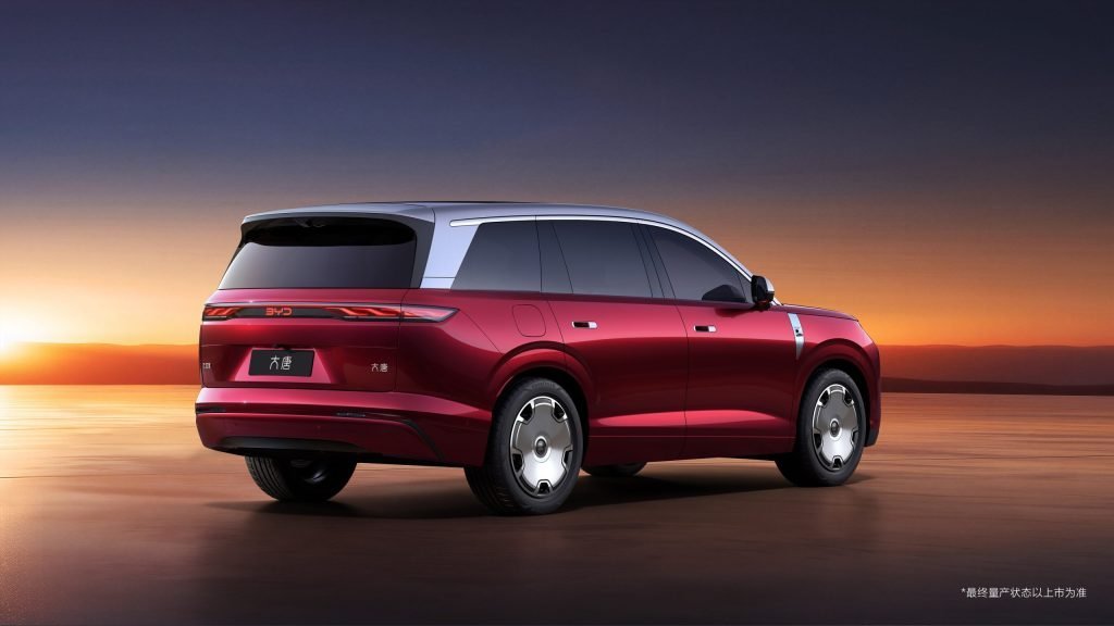 BYD Great Tang: Un SUV electric chinezesc pune presiune pe piață BYD, producătorul auto chinez, a lansat un nou SUV electric, Great Tang, un model care promite performanțe remarcabile, tehnologie avansată și o autonomie impresionantă