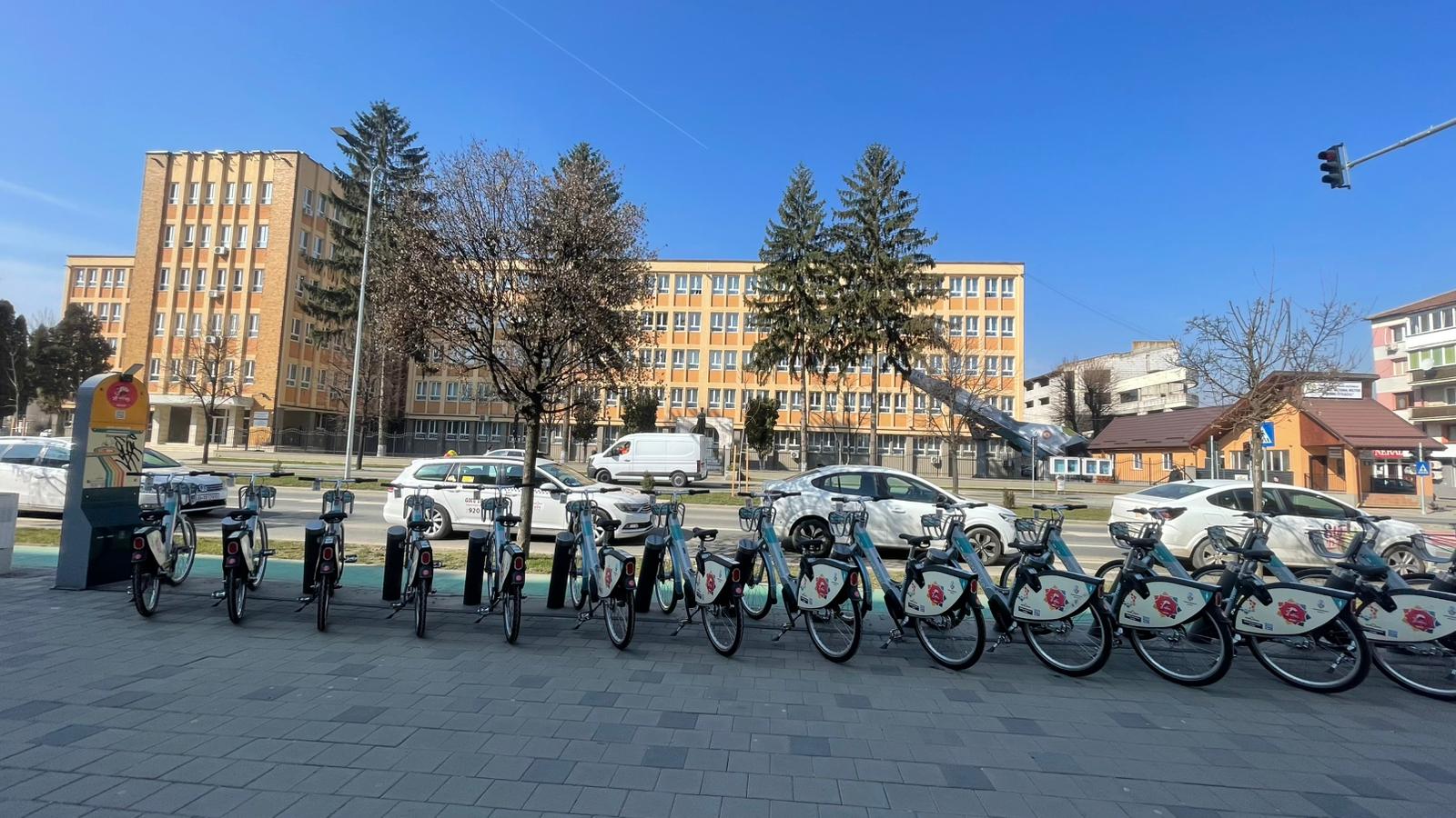 Alba Iulia va da startul unui sistem de bike-sharing cu 300 de biciclete inteligente Alba Iulia se pregătește să lanseze un sistem de închiriere de biciclete prin intermediul a 300 de unități inteligente, finanțate din fonduri europene