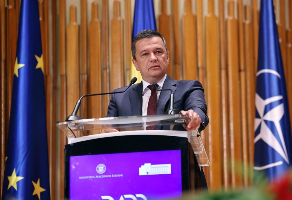 PSD decide calendarul pentru consultarea internă privind guvernarea Partidul Social Democrat (PSD) va stabili luni, în cadrul ședinței Biroului Permanent Național, calendarul consultărilor interne prin care membrii vor decide dacă formațiunea politică va continua să facă parte din coaliția de guvernare