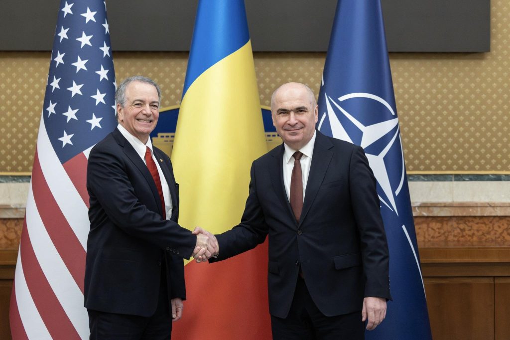 Bolojan și Noul Ambasador American: Consolidarea Parteneriatului Bilateral Premierul Ilie Bolojan s-a întâlnit joi, la Palatul Victoria, cu Darryl Nirenberg, noul ambasador al Statelor Unite ale Americii în România