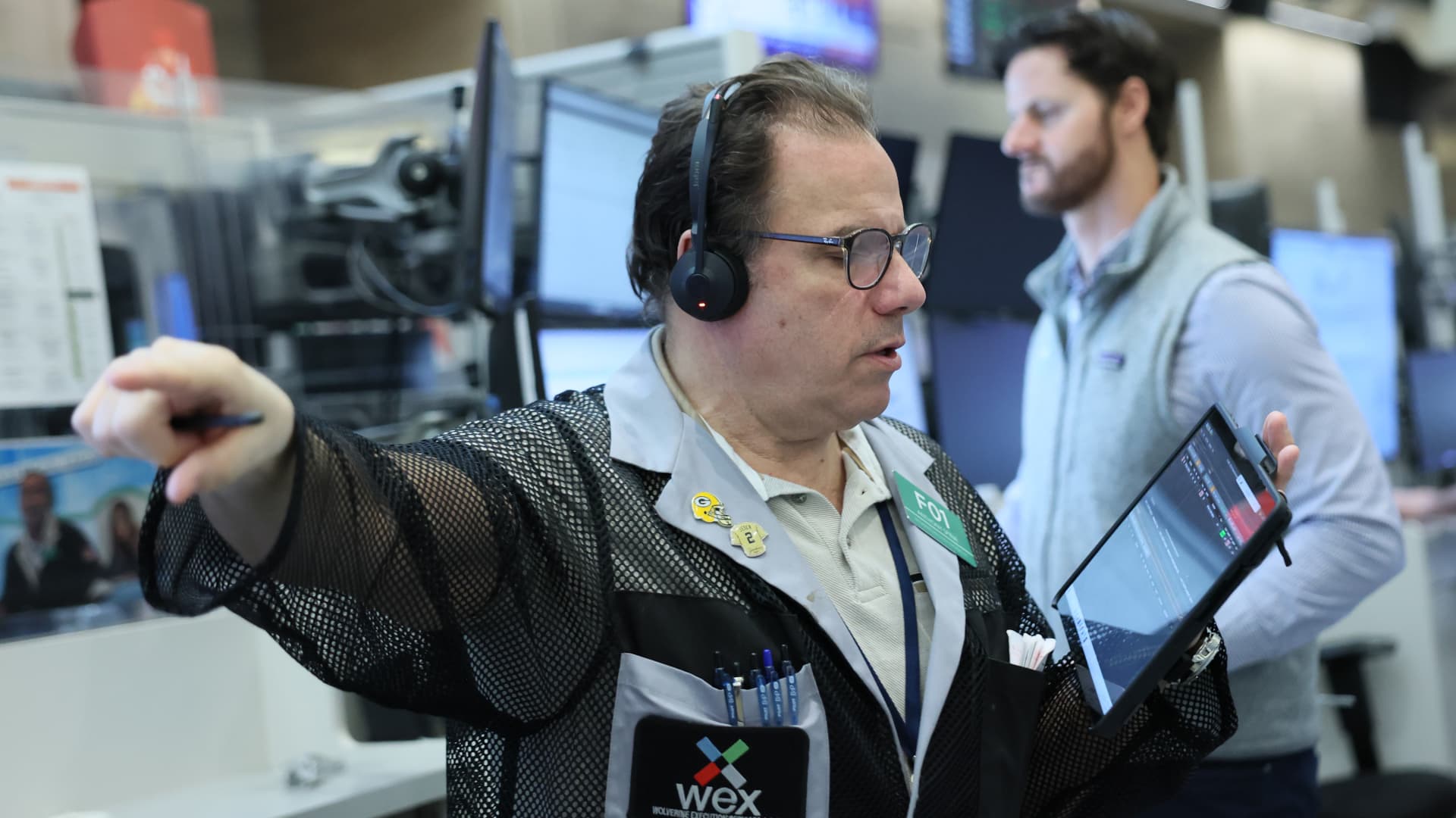 Bursa azi: Ce se întâmplă cu acțiunile, update-uri LIVE