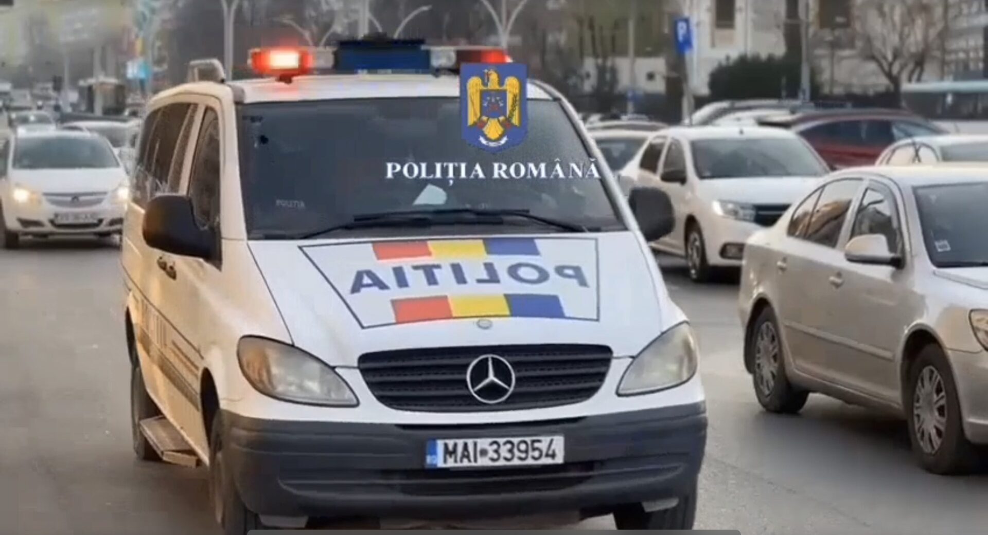 Percheziții în Argeș într-un dosar de poluare a apelor Polițiștii din cadrul Serviciului Arme Explozivi și Substanțe Periculoase din Argeș au efectuat joi dimineață șapte percheziții în mai multe dosare penale ce vizează infracțiuni de poluare a apelor