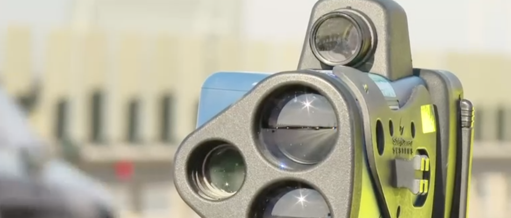 Șoferiță prinsă cu viteză excesivă pe litoral O femeie în vârstă de 32 de ani a fost depistată de polițiștii rutieri în timp ce conducea cu viteză excesivă pe Drumul Național 39, între localitățile Eforie Nord și Eforie Sud, potrivit informațiilor furnizate de Inspectoratul de Poliție Județean Constanța