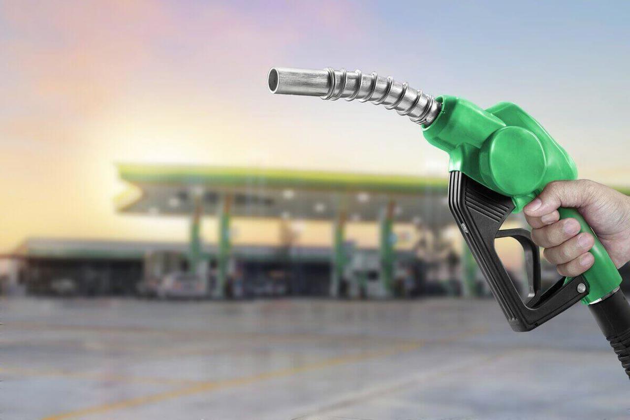 Benzina și motorina se scumpesc vertiginos în Bulgaria, cu efecte potențiale asupra inflației Prețurile la benzină și motorină în Bulgaria au înregistrat creșteri semnificative în ultimele săptămâni, alimentând îngrijorări cu privire la impactul asupra economiei și a inflației