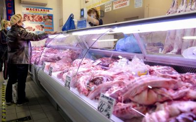 Prețurile mielului de Paște: Diferențe mari între supermarketuri și piețe Pregătirile pentru masa de Paște au scos deja românii la cumpărături