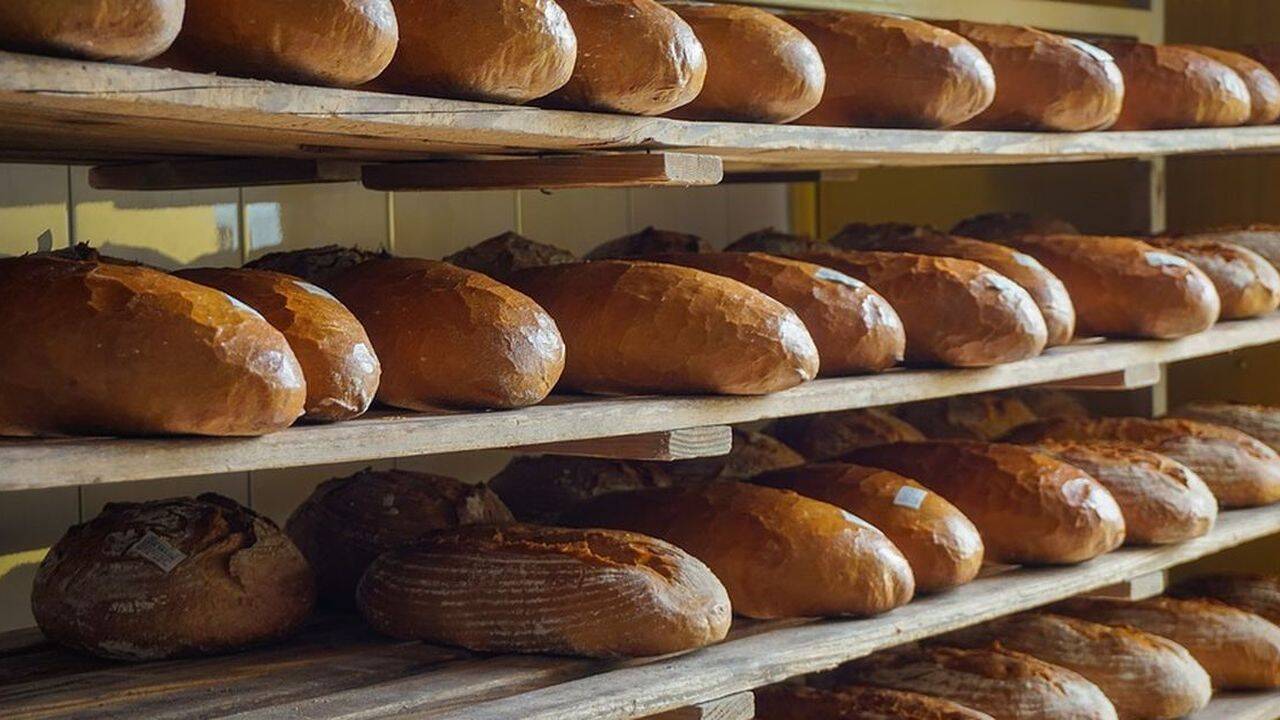 O franzelă s-ar putea scumpi cu 40%