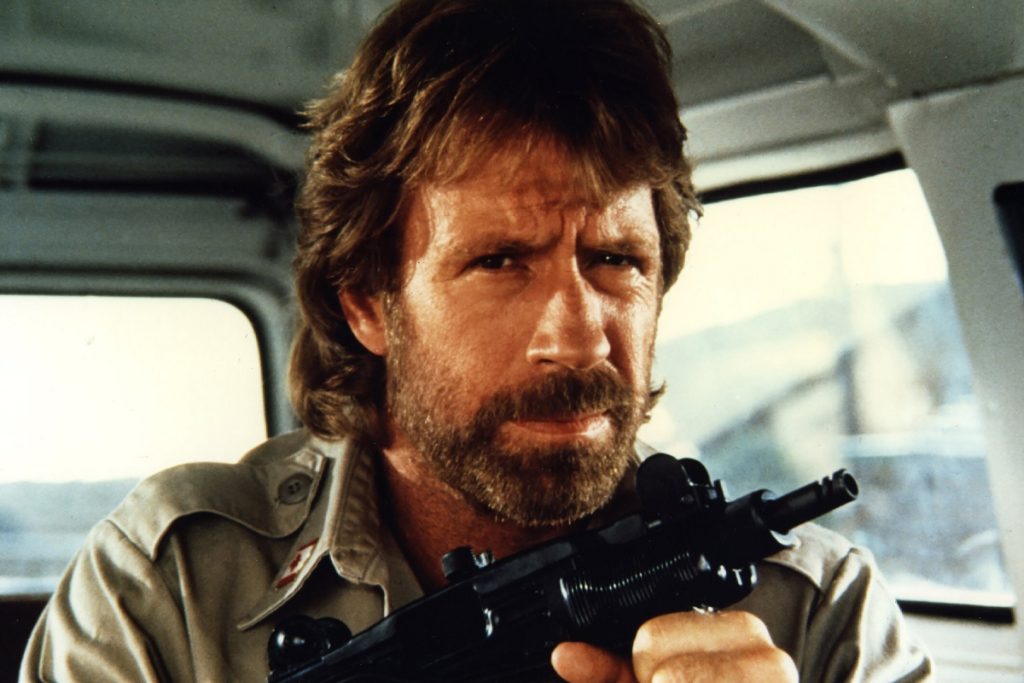 Chuck Norris, legenda filmelor de acțiune, a lăsat o avere estimată la 70 de milioane de dolari Chuck Norris, o figură emblematică a cinematografiei mondiale, cunoscut pentru rolurile sale în filme de acțiune și pentru performanțele sale în arte marțiale, a decedat