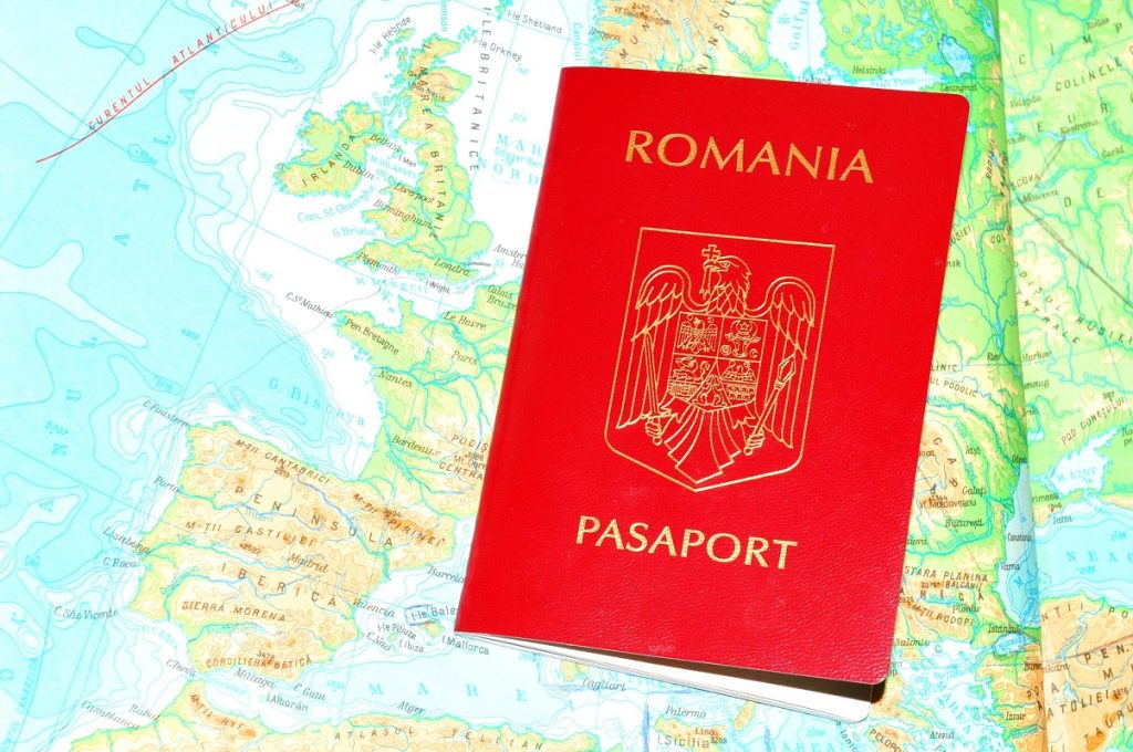 Culoarea pașaportului: De ce este roșu-închis cel românesc