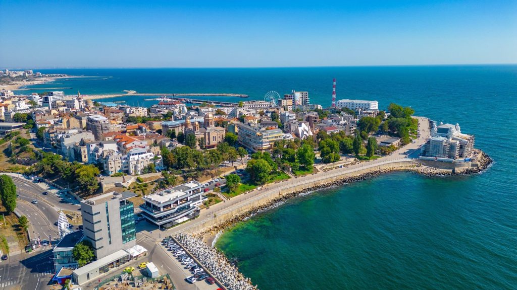Deficit de personal pe litoral: Hotelurile se confruntă cu dificultăți înaintea sezonului estival Sezonul estival se apropie, dar hotelierii de pe litoral se confruntă cu o criză de personal