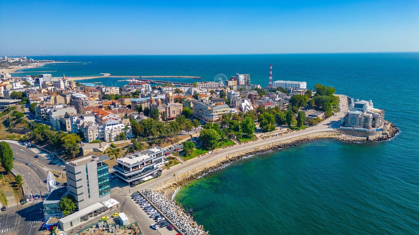 Deficit de personal pe litoral: Hotelurile se confruntă cu dificultăți înaintea sezonului estival Sezonul estival se apropie, dar hotelierii de pe litoral se confruntă cu o criză de personal