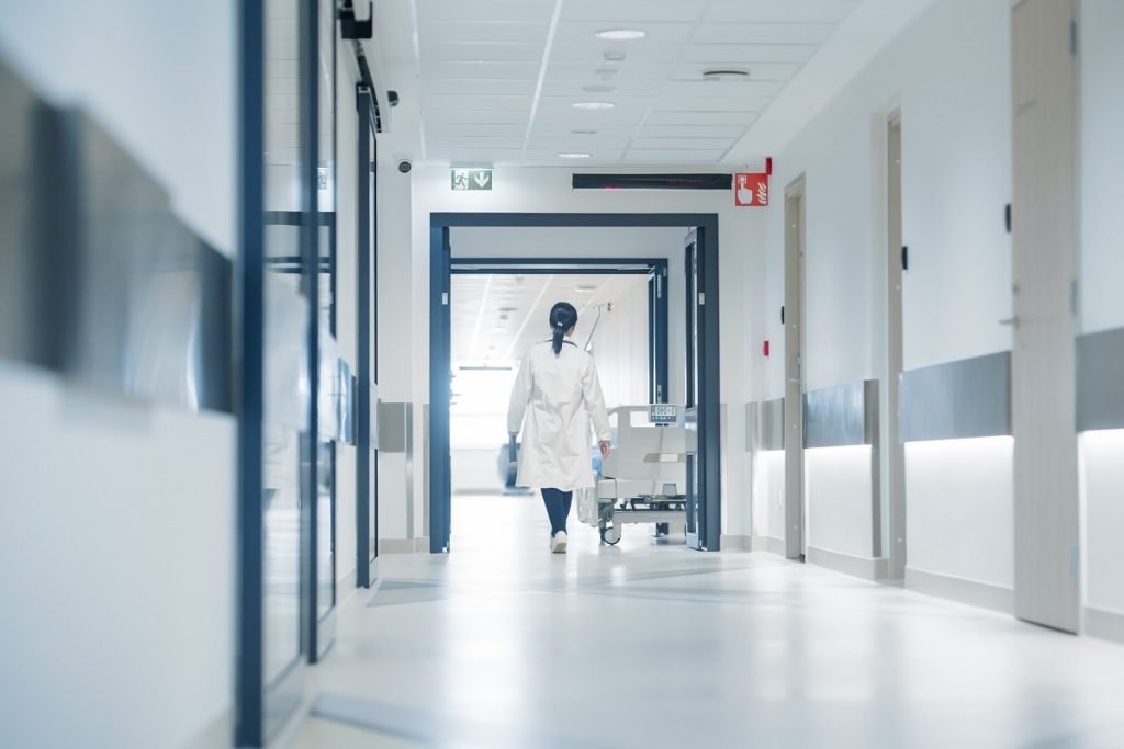 Ce salarii au asistenții medicali din spitalele județene în 2026