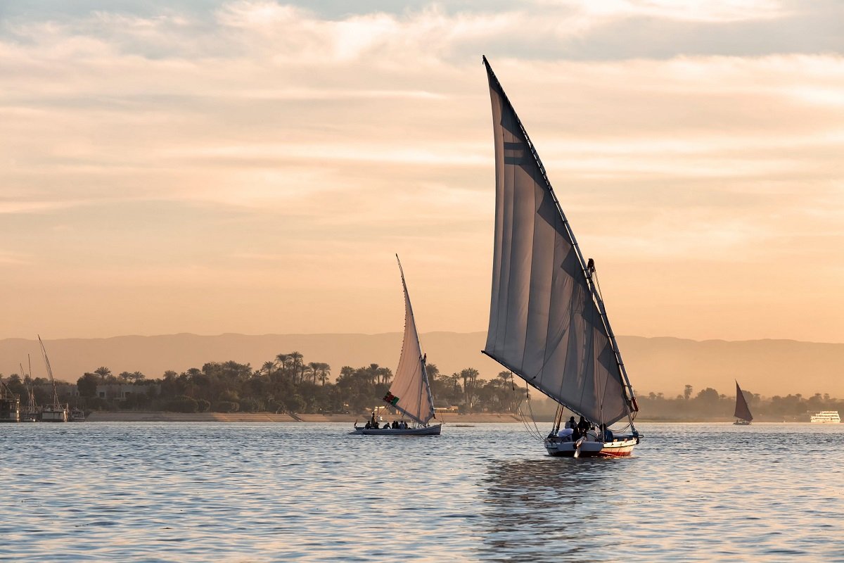 Românii, cu ochii pe vacanțe: Cum se adaptează turiștii la noile realități Conflictul din Orientul Mijlociu a generat o undă de precauție în rândul turiștilor români, care, deși nu renunță la planurile de vacanță, au devenit mai atenți la destinațiile pe care le aleg