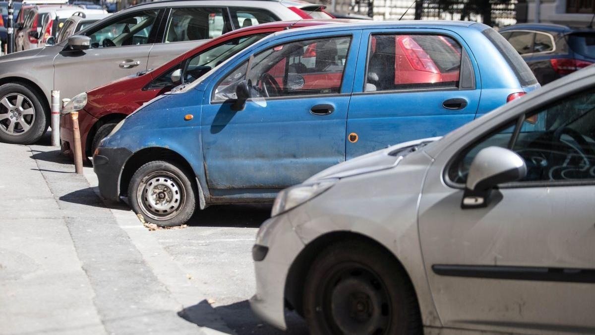 Noua regulă pentru radierea mașinilor: verificarea datoriilor la primărie, obligatorie Din cauza unei noi reglementări, proprietarii de autovehicule nu vor mai putea radia mașinile dacă au datorii la bugetul local