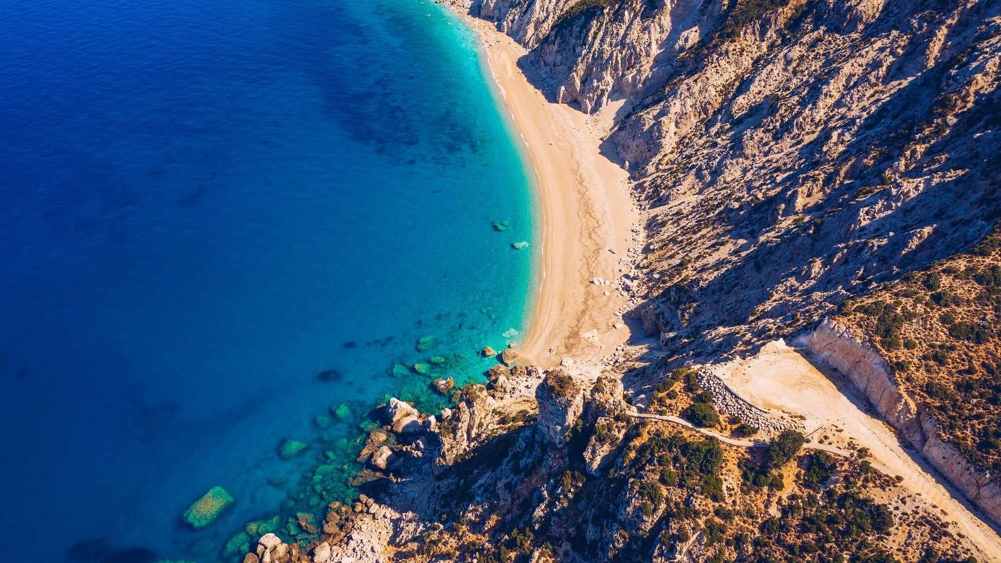 Grecia: Insulele mai ieftine ca Santorini, cu peisaje superbe. Ghid 2026